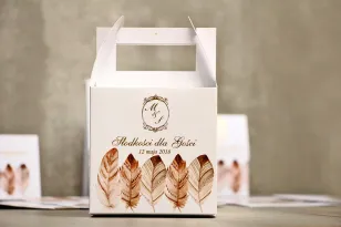 Pudełko na ciasto kwadratowe, tort weselny - Sorento nr 10 - Piórka boho - dodatki ślubne ze złoceniem