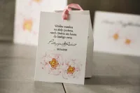 Eleganckie Zawieszki na Wódkę Weselną z Piwonią | Spersonalizuj