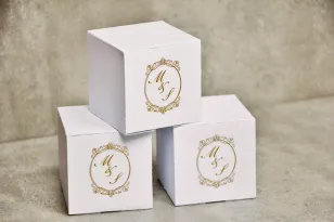 Dank an die Gäste in Form von Schachteln für Süßigkeiten - Elegante vergoldete Personalisierung