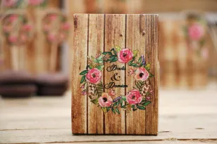Pudełeczka podziękowania dla Gości - Rustykalne nr 1 - Różowe kwiaty na tle drewna - dodatki na stół weselny, akcesoria ślubne