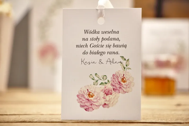 Zawieszka na butelkę, wódka weselna, ślub - Kalia nr 6 - Pudrowe róże - kwiatowe dodatki ślubne Zawieszka na butelkę, wódka weselna, ślub - Kalia nr 6 - Pudrowe róże - kwiatowe dodatki ślubne