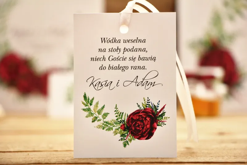Zawieszki na butelkę, akcesoria ślubne, weselne - Kalia nr 7 - Bordowe kwiaty Zawieszki na butelkę, akcesoria ślubne, weselne - Kalia nr 7 - Bordowe kwiaty