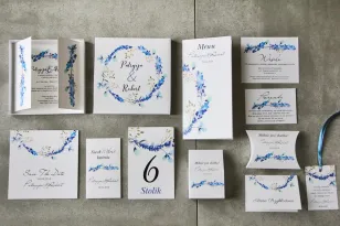 Auffällige Hochzeitseinladung in einer Box mit Accessoires - Pistazie 7 - Zarte blaue Zweige