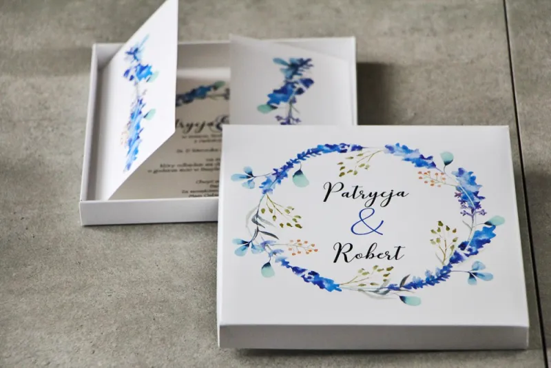 Auffällige Hochzeitseinladung in einer Schachtel - Pistazie Nr. 7 - Zarte Zweige in Blautönen
