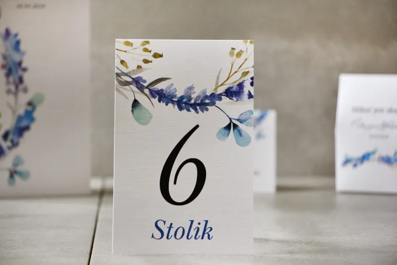 Numery stolików, stół weselny, Ślub - Pistacjowe nr 7 - Zimowe gałązki z odcieniach błękitu i chabru