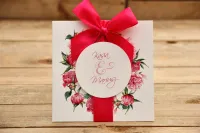 Eleganckie zaproszenia ślubne w etui z piwoniami - Projekt Gratis!