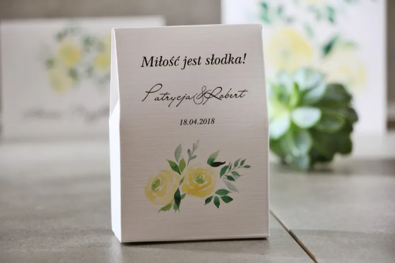 Pudełeczko stojące na cukierki, podziękowania dla Gości weselnych - Pistacjowe nr 9 - Delikatne akwarelowe żółte róże Pudełeczko stojące na cukierki, podziękowania dla Gości weselnych - Pistacjowe nr 9 - Delikatne akwarelowe żółte róże