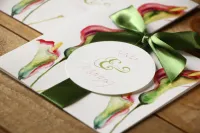 Eleganckie Zaproszenia Ślubne | Różane kalie na białym lnianym papierze