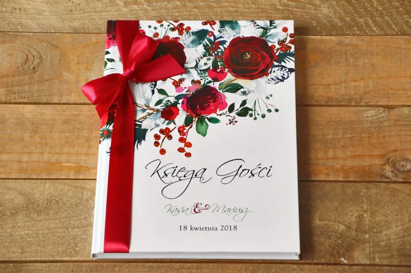 Ślubna Księga Gości - Elegancka, zimowa kompozycja z kwiatami róży, jarzębiną i gałązkami świerku