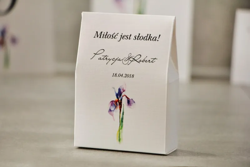 Pudełeczko stojące na cukierki, podziękowania dla Gości weselnych - Pistacjowe nr 10 - Fioletowy irys Pudełeczko stojące na cukierki, podziękowania dla Gości weselnych - Pistacjowe nr 10 - Fioletowy irys