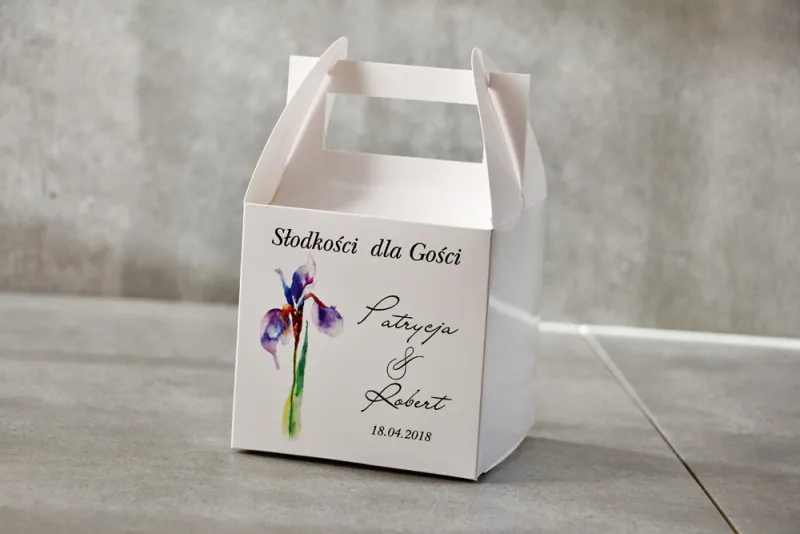 Pudełko na ciasto kwadratowe, tort weselny - Pistacjowe nr 10 - Fioletowy irys Pudełko na ciasto kwadratowe, tort weselny - Pistacjowe nr 10 - Fioletowy irys