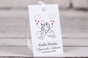 Bueno Hochzeitsflaschenanhänger Nr. 3 - Zeichnung der verliebten Braut und des Bräutigams, die in den Wolken treiben