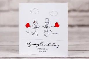 Hochzeitseinladungen Bueno Nr. 5 - Zeichnung des Brautpaares mit roten Luftballons, die in die Arme laufen - Umschlag