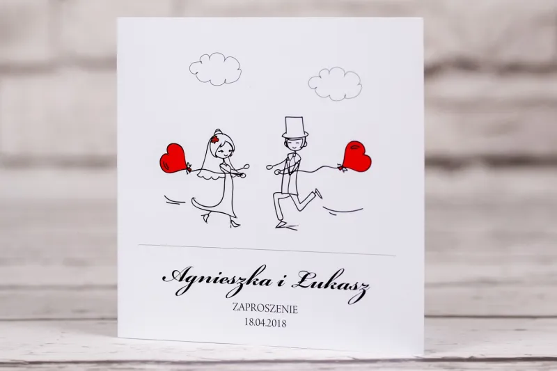 Hochzeitseinladungen Bueno Nr. 5 - Zeichnung des Brautpaares mit roten Luftballons, die in die Arme laufen - Umschlag