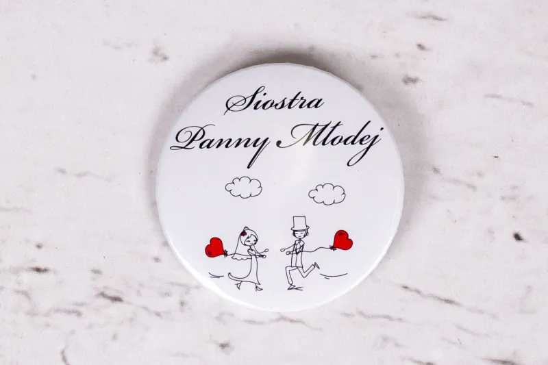 Ślubna przypinka dla gości weselnych Bueno nr 5 - Rysunek Pary Młodej z czerwonymi balonikami biegnącej w swoje objęcia Ślubna przypinka dla gości weselnych Bueno nr 5 - Rysunek Pary Młodej z czerwonymi balonikami biegnącej w swoje objęcia