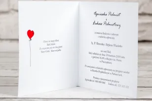 Wnętrze zaproszenia ślubnego z kolekcji Bueno nr 6 - Para Młoda z czerwonymi balonami w nieformalnym stylu rysunkowym