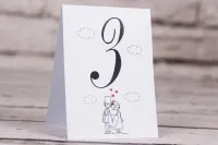 Numery na Stoły Weselne z Parą Młodą | Amelia-Wedding.pl