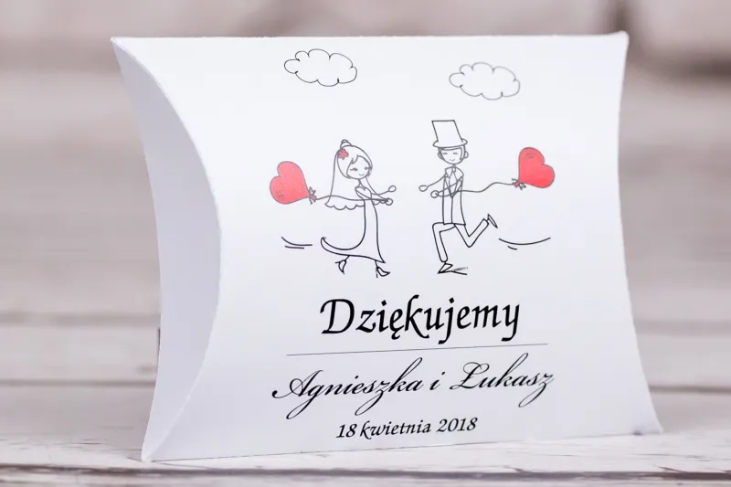 Pudełeczko poduszeczka - słodkie podziękowania dla gości weselnych, ślubnych z kolekcji Bueno nr 5 Pudełeczko poduszeczka - słodkie podziękowania dla gości weselnych, ślubnych z kolekcji Bueno nr 5