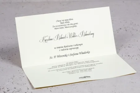 Das Innere der Moreno Hochzeitseinladung Nr. 8 - eingehüllt in ein perlmarineblaues Deckblatt mit reich verziertem Ornament und 