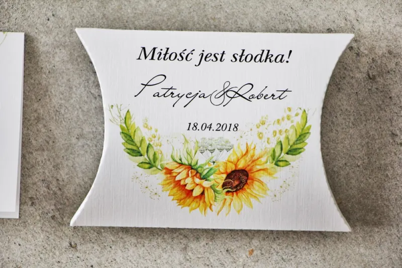 Pudełeczko poduszeczka na cukierki, podziękowania dla Gości weselnych - Pistacjowe nr 13 - Letnie słoneczniki Pudełeczko poduszeczka na cukierki, podziękowania dla Gości weselnych - Pistacjowe nr 13 - Letnie słoneczniki