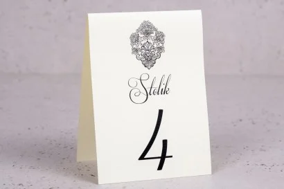 Ślubne numery stolików z kolecji Moreno nr 6 w eleganckim stylu