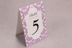 Ślubne numery stolików weselnych z kolekcji Madras nr 4 - różowe ornamenty
