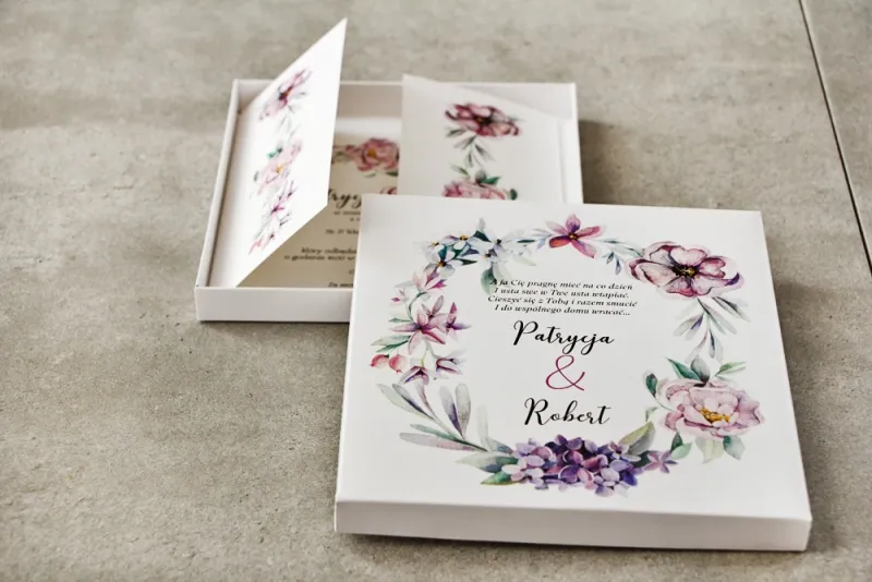 Efektowne Zaproszenie ślubne w pudełku - Pistacjowe nr 15 - Delikatny pastelowy wianek z fioletowymi kwiatami