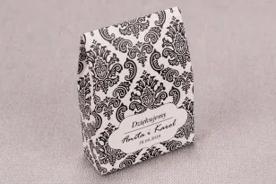 Wedding Sweet Box für Hochzeitsgäste aus der Madras Kollektion No. 1 - schwarze Ornamente