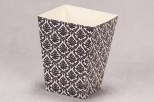 Ślubne pudełko na popcorn lub inne słodkości dla gości weselnych z kolekcji Madras nr 1 - czarne ornamenty