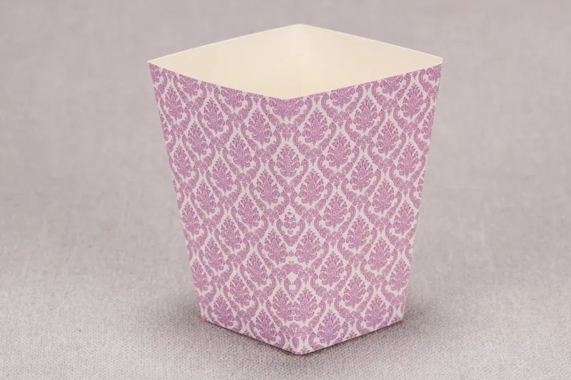 Ślubne pudełko na popcorn lub inne słodkości dla gości weselnych z kolekcji Madras nr 4 - różowe ornamenty