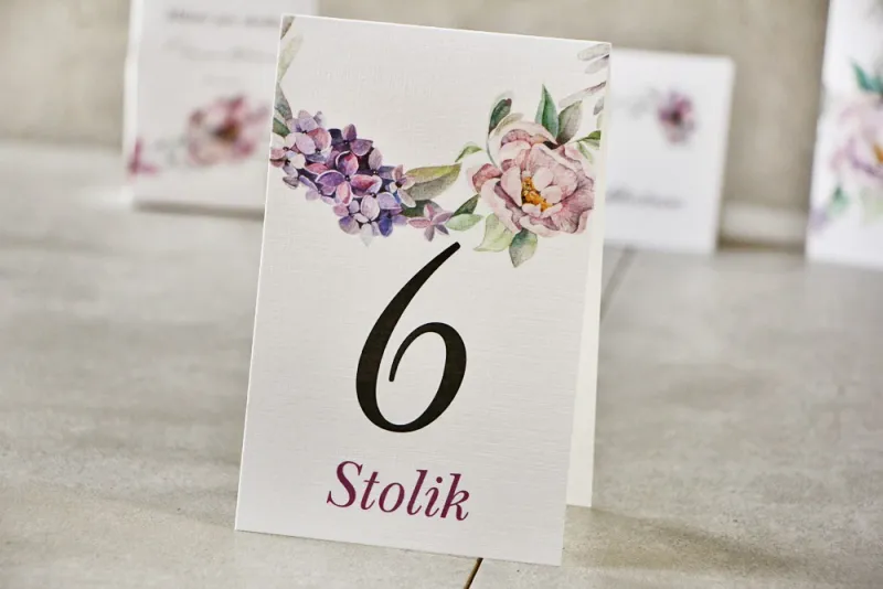 Numery stolików, stół weselny, Ślub - Pistacjowe nr 15 - Pastelowo-fioletowe kwiaty