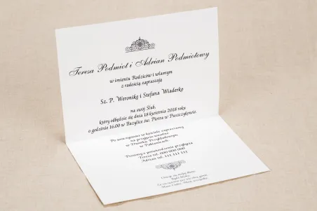 Klassische weiße Hochzeitseinladungen mit eleganter Spitze und einem Hauch von Hellrosa - Interieur von Klaris Einladung Nr. 4