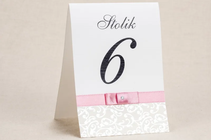 Ślubne numery stolików - Klasyczny, biały wzór z elegancką koronką i akcentem jasnego różu - Klaris nr 4
