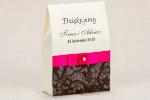 Ślubne pudełeczka na słodkości dla gości weselnych - Klasyczny wzór z brązową ozdobną koronką