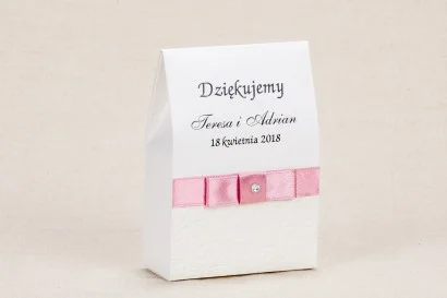 Ślubne pudełeczko na słodkości dla gości weselnych z białą koronką