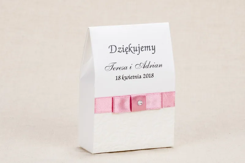 Ślubne pudełeczka na słodkości dla gości weselnych - Klasyczne winietki z białą koronką