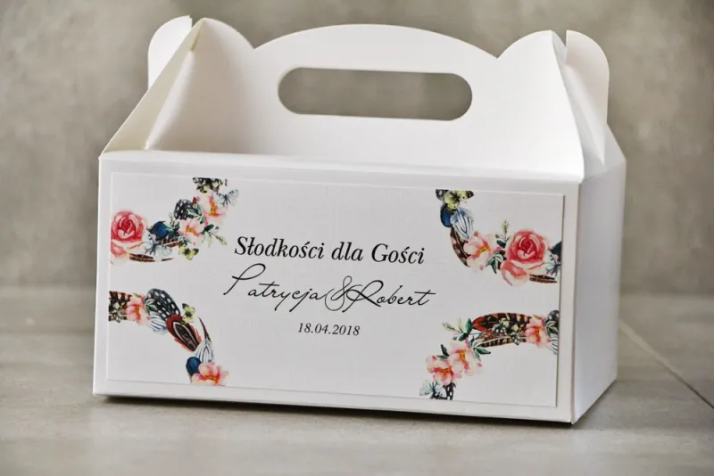 Prostokątne pudełko na ciasto, tort weselny, Ślub - Pistacjowe nr 16 - W stylu boho z piórkami i różowymi kwiatami