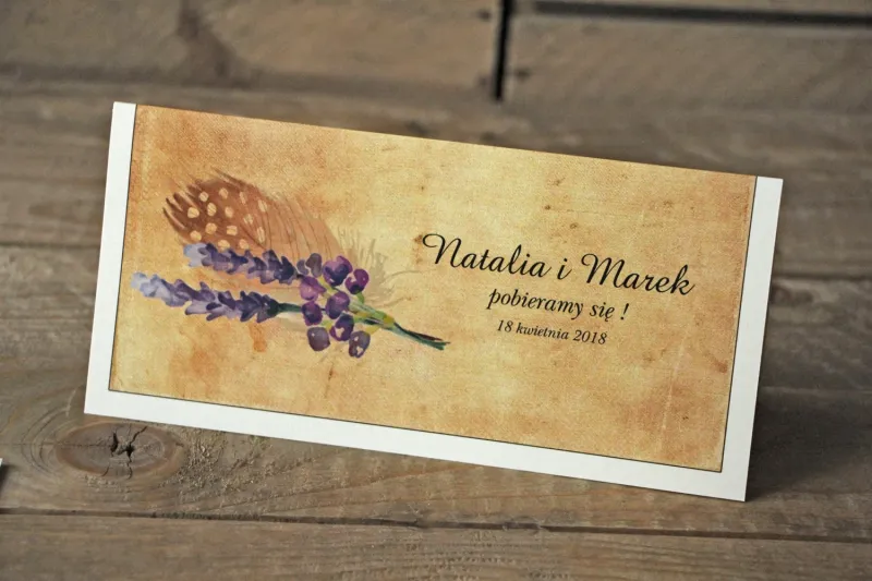 Rustikale Hochzeitseinladungen mit einer Feder im Boho-Stil - Karamell Nr. 3, lila Farbe