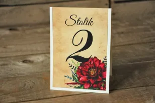 Rustykalne Ślubne numery stolików weselnych z bordowymi piwoniami - Karmelowe nr 6