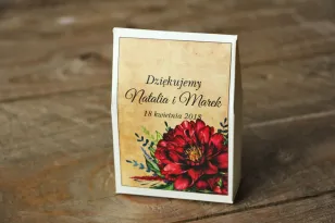 Rustykalne Ślubne pudełeczka na słodkości dla gości weselnych z bordowymi piwoniami - Karmelowe nr 6
