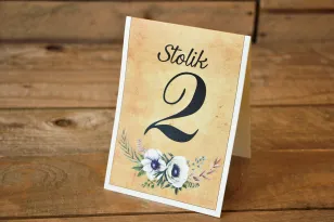Rustykalne Ślubne numery stolików weselnych z białymi zawilcami (anemonami) - Karmelowe nr 7