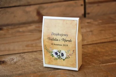 Ślubne pudełeczka na słodkości dla gości weselnych z anemonami