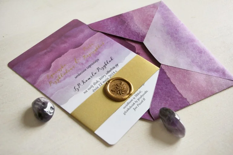 Zaproszenia na wesele w kolorach fioletowym i purpurowym ze złotym stemplem | Akwarelowe, Sztywny Papier Satynowy