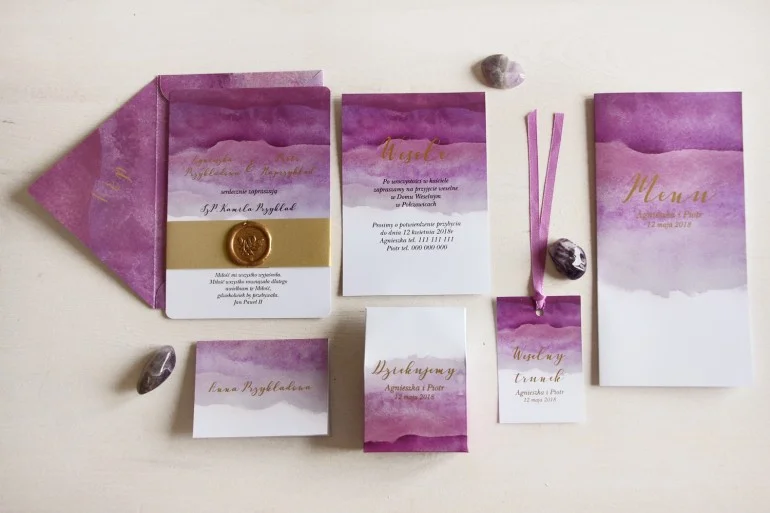 Zaproszenia na wesele w kolorach fioletowym i purpurowym ze złotym stemplem | Akwarelowe, Sztywny Papier Satynowy