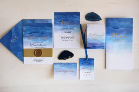 Blaue, aquarellierte Hochzeitseinladungen mit Lackstempel und Vergoldung