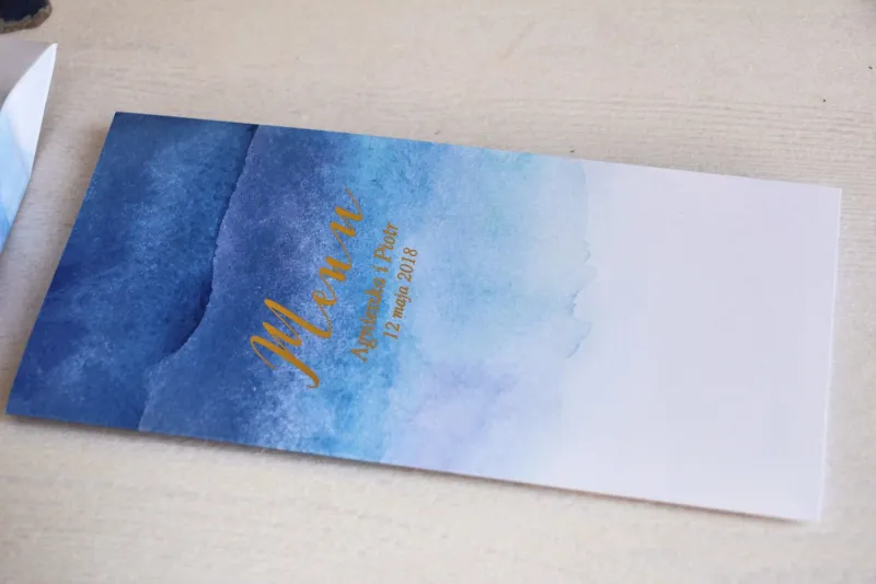 Niebieskie, akwarelowe menu ślubne ze złoceniem - Delfina nr 3 Niebieskie, akwarelowe menu ślubne ze złoceniem - Delfina nr 3
