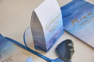 Blaue, aquarellierte Schachteln mit Vergoldung für Süßigkeiten für Hochzeitsgäste. Dankeschön für die Hochzeit
