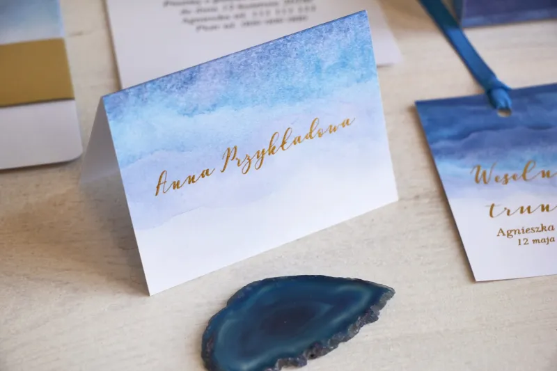 Blaue, aquarellierte Hochzeitsvignetten mit Vergoldung. Visitenkarten für den Hochzeitstisch