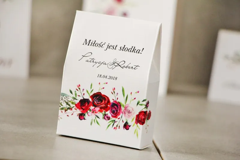 Pudełeczko stojące na cukierki, podziękowania dla Gości weselnych - Pistacjowe nr 18 - Eleganckie bordowe róże Pudełeczko stojące na cukierki, podziękowania dla Gości weselnych - Pistacjowe nr 18 - Eleganckie bordowe róże