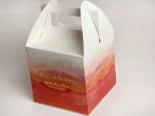 Czerwone, akwarelowe pudełko (kwadratowe) na ciasto weselne ze złoceniem